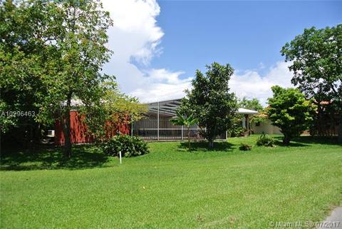 19701 E Saint Andrews Dr, Hialeah, FL 33015 photo 4