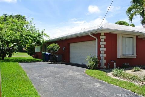 19701 E Saint Andrews Dr, Hialeah, FL 33015 photo 2