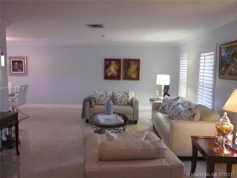 8230 Menteith Ter, Miami Lakes, FL 33016 photo 2