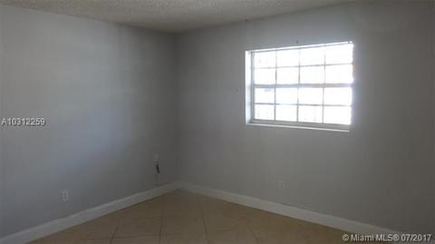1725 W 65 St, Hialeah, FL 33012 photo 4