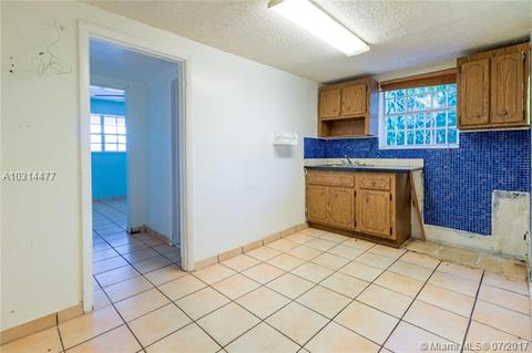 641 E 14th Pl, Hialeah, FL 33010 photo 12