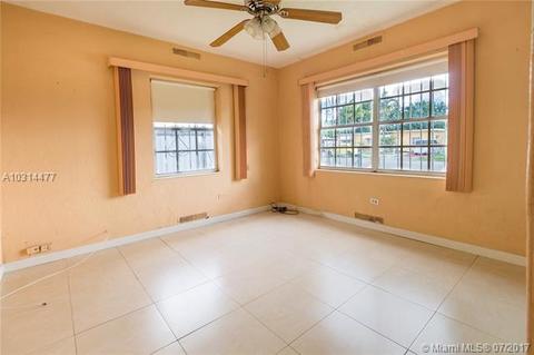 641 E 14th Pl, Hialeah, FL 33010 photo 6