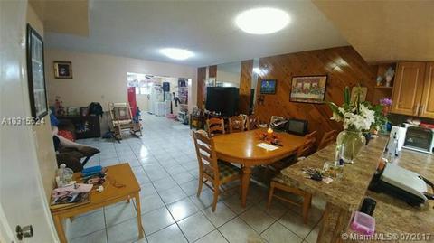 978 W 80th Pl, Hialeah, FL 33014 photo 5