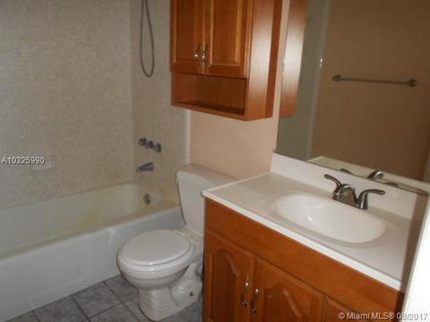 7296 Jacaranda Ln, Miami Lakes, FL 33014 photo 6