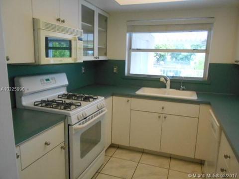 7296 Jacaranda Ln, Miami Lakes, FL 33014 photo 4