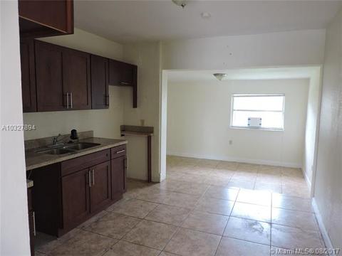 601 E 52nd St, Hialeah, FL 33013 photo 1
