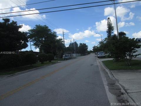 590 E 46th St, Hialeah, FL 33013 photo 2