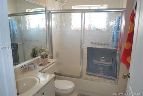 2425 W 76th St #207, Hialeah, FL 33016 photo 11