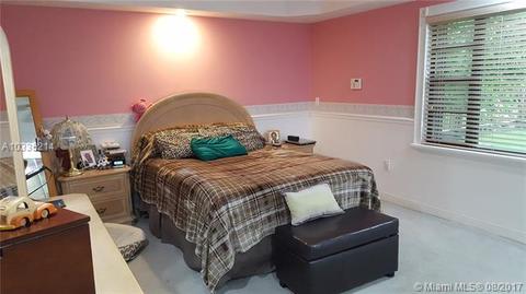150 E 46th St, Hialeah, FL 33013 photo 8