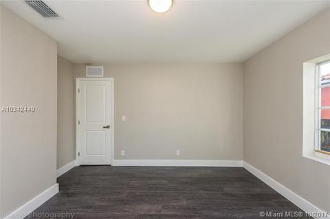 5821 W 3rd Ct, Hialeah, FL 33012 photo 10