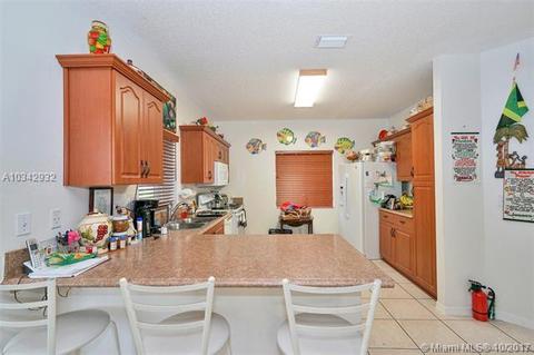 5801 S Sable Cir, Margate, FL 33063 photo 3