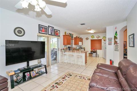 5801 S Sable Cir, Margate, FL 33063 photo 16