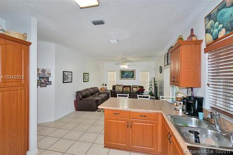 5801 S Sable Cir, Margate, FL 33063 photo 9