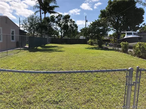 758 E 30th St, Hialeah, FL 33013 photo 5