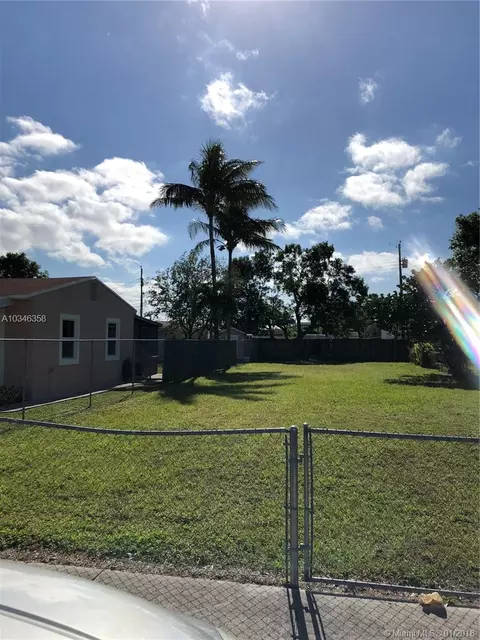 758 E 30th St, Hialeah, FL 33013 photo 2