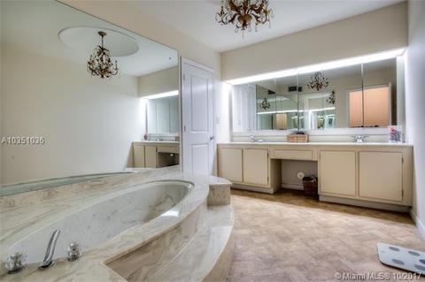 7126 Ballantrae Ct, Miami Lakes, FL 33014 photo 11