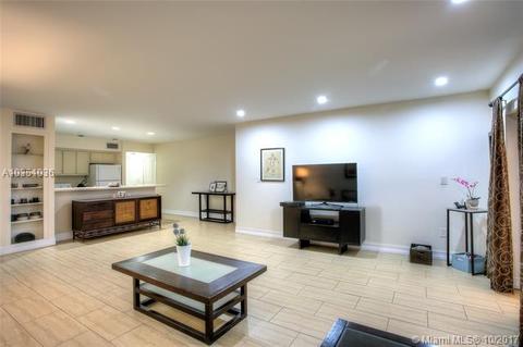 7126 Ballantrae Ct, Miami Lakes, FL 33014 photo 4