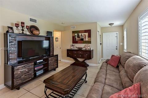 6235 SW 47th Mnr #101, Davie, FL 33314 photo 2