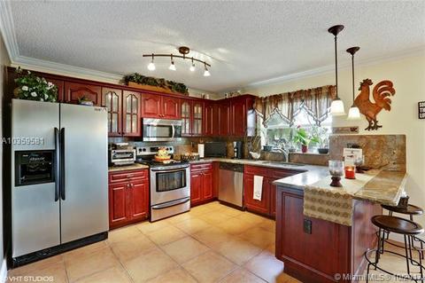 8765 NW 189th Ter, Hialeah, FL 33018 photo 4