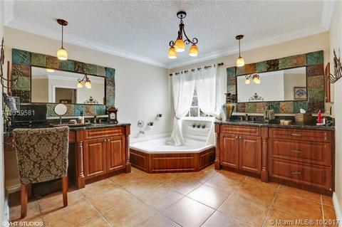 8765 NW 189th Ter, Hialeah, FL 33018 photo 11
