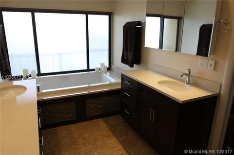 8326 Dundee Ter, Miami Lakes, FL 33016 photo 15