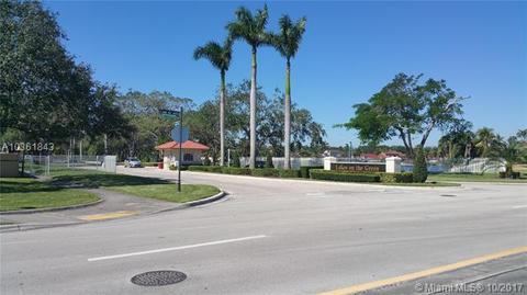 19643 NW 87 Ct, Hialeah, FL 33018 photo 2