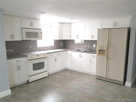 711 SE 10th Pl, Hialeah, FL 33010 photo 9