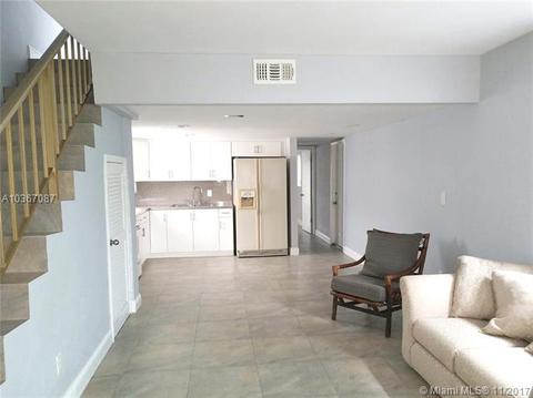 711 SE 10th Pl, Hialeah, FL 33010 photo 10