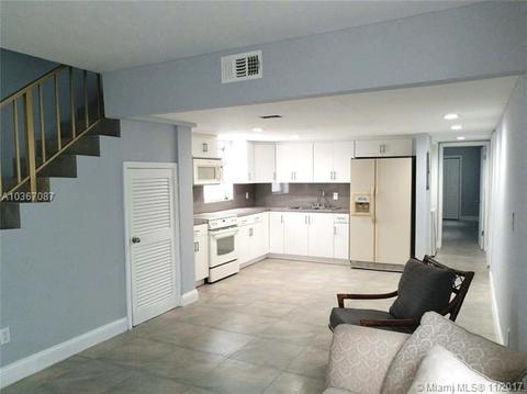 711 SE 10th Pl, Hialeah, FL 33010 photo 8