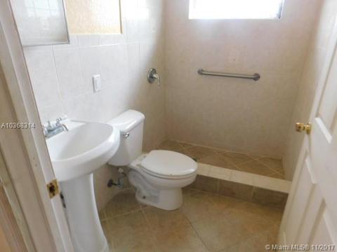 423 W 12th Pl, Hialeah, FL 33010 photo 4