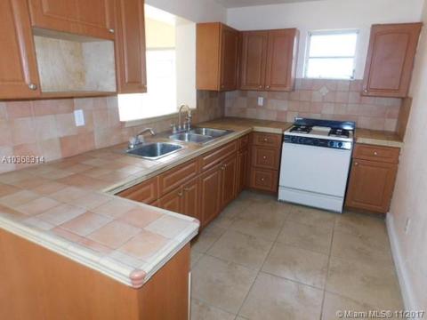 423 W 12th Pl, Hialeah, FL 33010 photo 11
