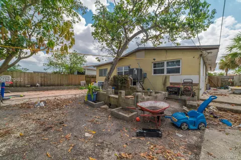 227 E 49th St, Hialeah, FL 33013 photo 18
