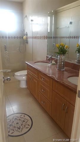 575 E 52nd St, Hialeah, FL 33013 photo 9