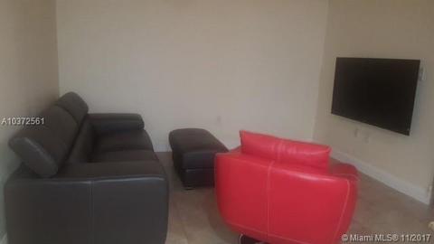 575 E 52nd St, Hialeah, FL 33013 photo 5