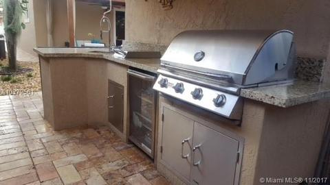 575 E 52nd St, Hialeah, FL 33013 photo 12