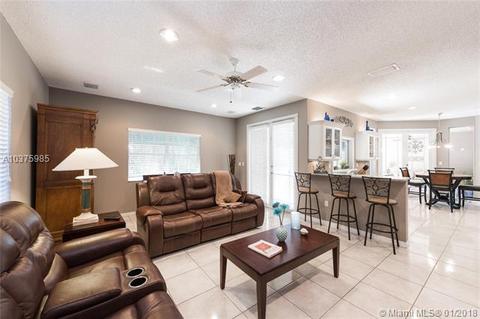 8340 NW 154th Ter, Miami Lakes, FL 33016 photo 2