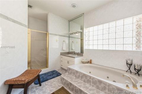 8340 NW 154th Ter, Miami Lakes, FL 33016 photo 9