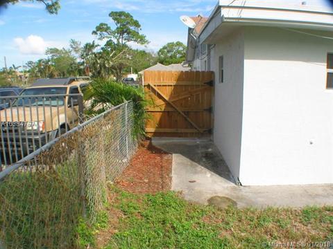 1301 NW 8th St, Boynton Beach, FL 33426 photo 3