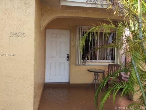 2525 W 64 Pl, Hialeah, FL 33016 photo 1