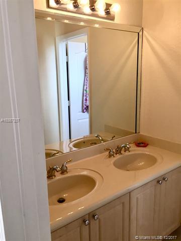 16203 NW 84th Pl, Miami Lakes, FL 33016 photo 16