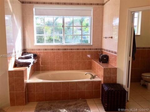 16203 NW 84th Pl, Miami Lakes, FL 33016 photo 11