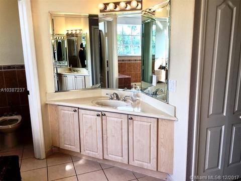 16203 NW 84th Pl, Miami Lakes, FL 33016 photo 14