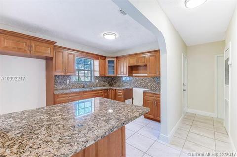 640 E 9th Ln, Hialeah, FL 33010 photo 2