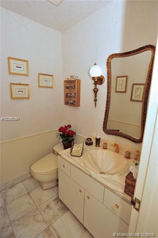 7215 Gleneagle Dr, Miami Lakes, FL 33014 photo 7