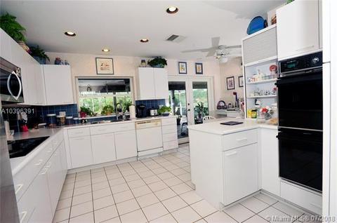 7215 Gleneagle Dr, Miami Lakes, FL 33014 photo 9