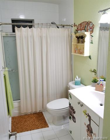200 E 4 St #204, Hialeah, FL 33010 photo 13