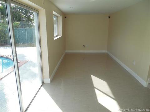 576 53rd Ter, Hialeah, FL 33012 photo 13