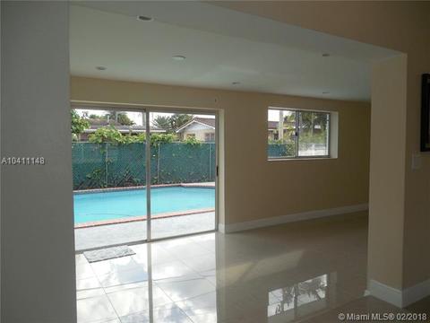 576 53rd Ter, Hialeah, FL 33012 photo 12