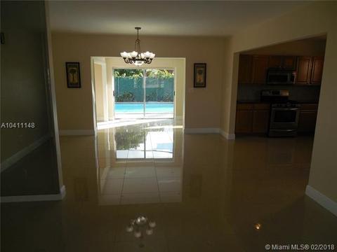 576 53rd Ter, Hialeah, FL 33012 photo 10