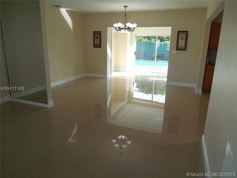 576 53rd Ter, Hialeah, FL 33012 photo 9